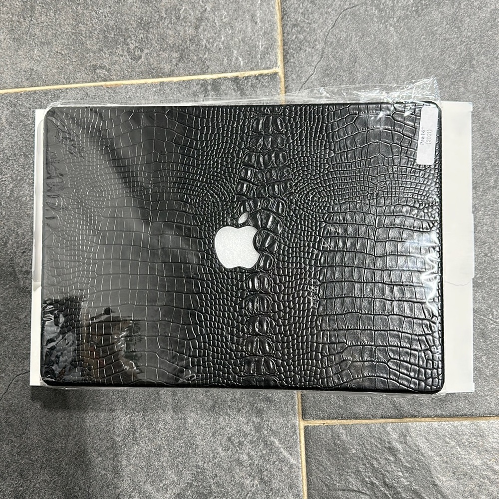 MacBook Pro 14” bought from ChicGeek.